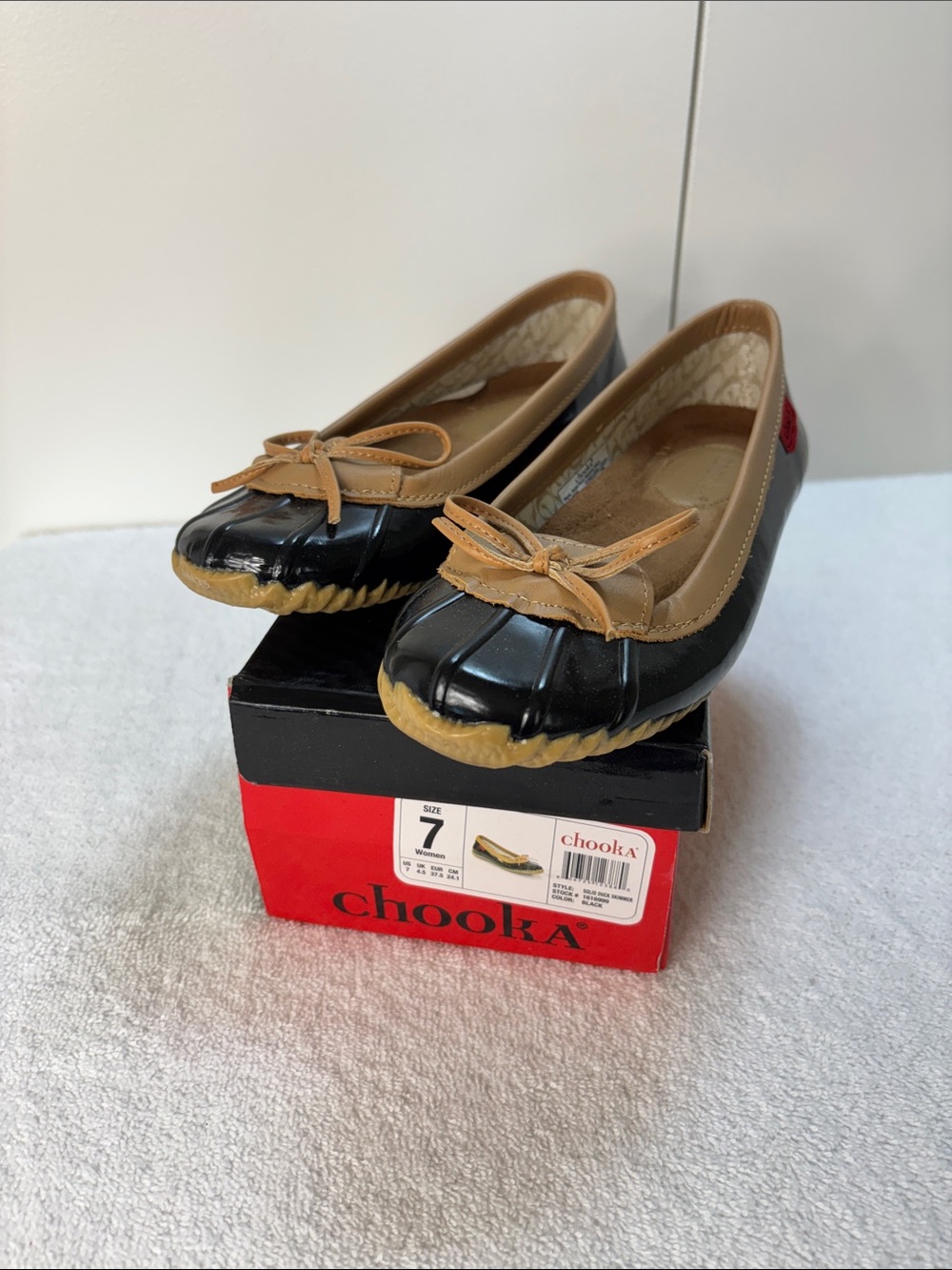 chooka Black and Tan Duck-Style Bow Flats